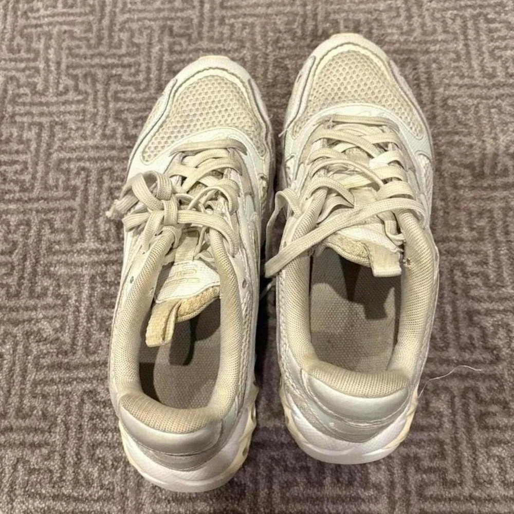 White Nike zoom air fire sneakers